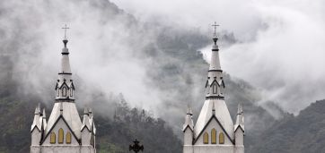 Iglesia en nubes